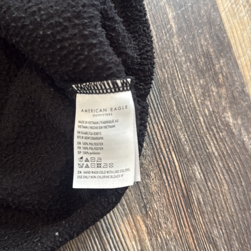 American Eagle Cropped Black Sherpa Fleece Sweatshirt Sweater Top Women’s Medium - Picture 10 of 11